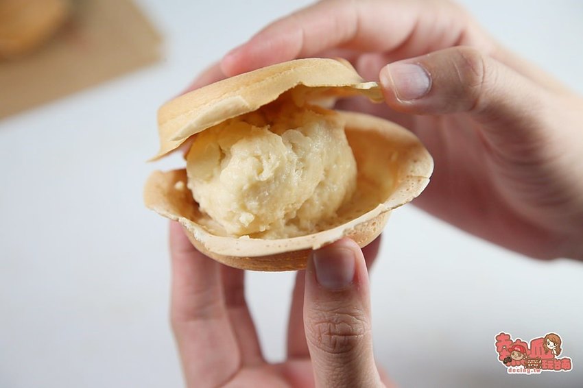 【台南美食】育樂街超人氣爆餡紅豆餅，連金莎巧克力都包進來：Q弟紅豆餅 - 熱血玩台南。跳躍新世界