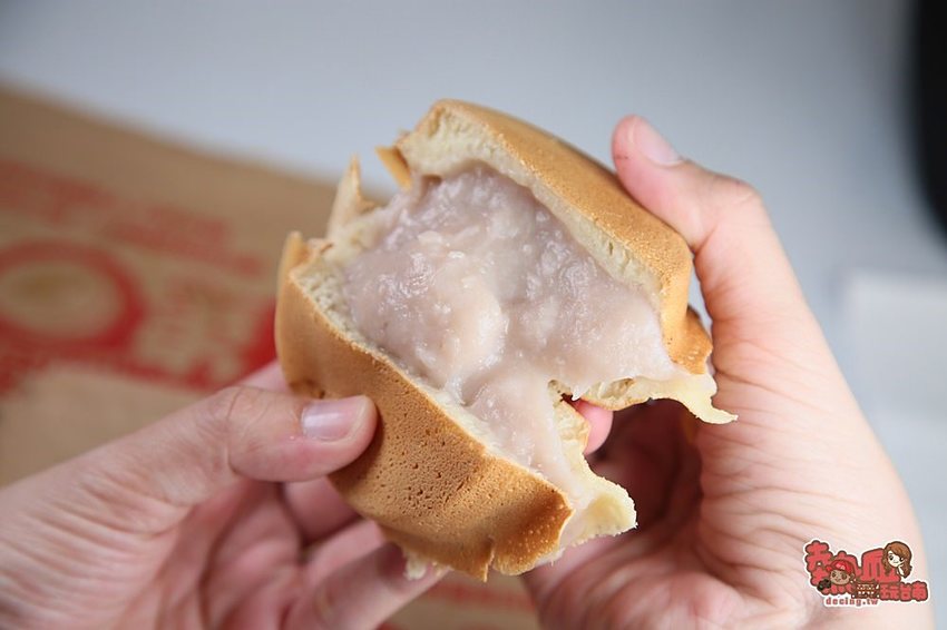 【台南美食】育樂街超人氣爆餡紅豆餅，連金莎巧克力都包進來：Q弟紅豆餅 - 熱血玩台南。跳躍新世界