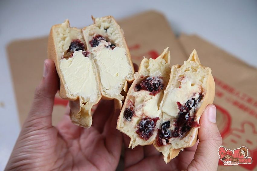 【台南美食】育樂街超人氣爆餡紅豆餅，連金莎巧克力都包進來：Q弟紅豆餅 - 熱血玩台南。跳躍新世界