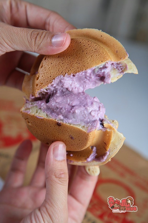 【台南美食】育樂街超人氣爆餡紅豆餅，連金莎巧克力都包進來：Q弟紅豆餅 - 熱血玩台南。跳躍新世界