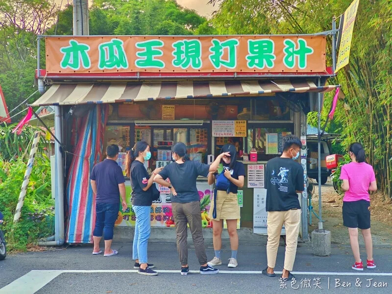 宜蘭縣頭城鎮宜蘭【木瓜王果汁】現打果汁種類多超精采，頭城在地人氣名店，必喝木瓜牛奶、綜合果汁和西瓜汁
