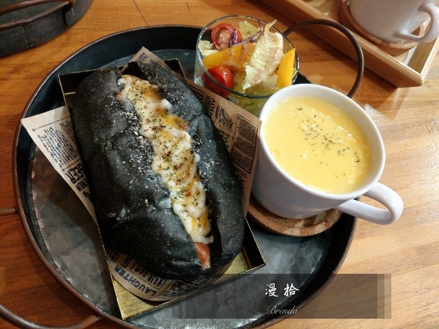 IMAG0656_mh1572182958297.jpg - 【台北咖啡廳】『漫拾』 主打不限時咖啡廳 ︱深夜出爐泡芙、可頌 熱愛甜食的先衝一波