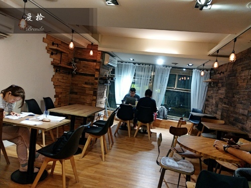 IMAG0635_mh1572183835815.jpg - 【台北咖啡廳】『漫拾』 主打不限時咖啡廳 ︱深夜出爐泡芙、可頌 熱愛甜食的先衝一波