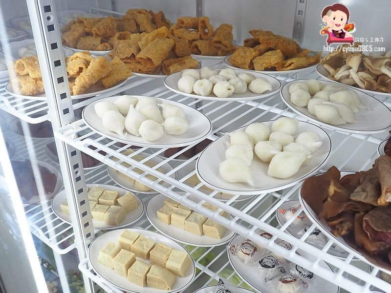 桃園龍潭美食-大紅蕃薑母鴨 羊肉爐 熱炒 燒烤 景觀庭園餐廳(水車庭龍潭店)-藏在山野裡面的薑母鴨鴛鴦鍋,敲敲魚好趣味 (邀約) @民宿女王芽月-美食.旅遊.全台趴趴走