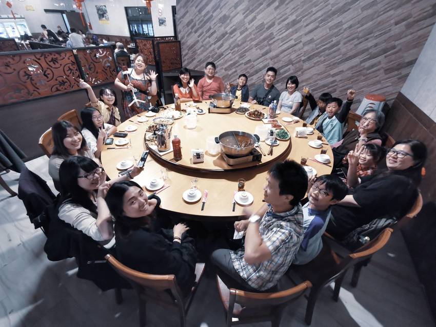 桃園龍潭美食-大紅蕃薑母鴨 羊肉爐 熱炒 燒烤 景觀庭園餐廳(水車庭龍潭店)-藏在山野裡面的薑母鴨鴛鴦鍋,敲敲魚好趣味 (邀約) @民宿女王芽月-美食.旅遊.全台趴趴走