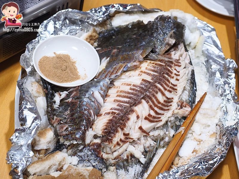 桃園龍潭美食-大紅蕃薑母鴨 羊肉爐 熱炒 燒烤 景觀庭園餐廳(水車庭龍潭店)-藏在山野裡面的薑母鴨鴛鴦鍋,敲敲魚好趣味 (邀約) @民宿女王芽月-美食.旅遊.全台趴趴走