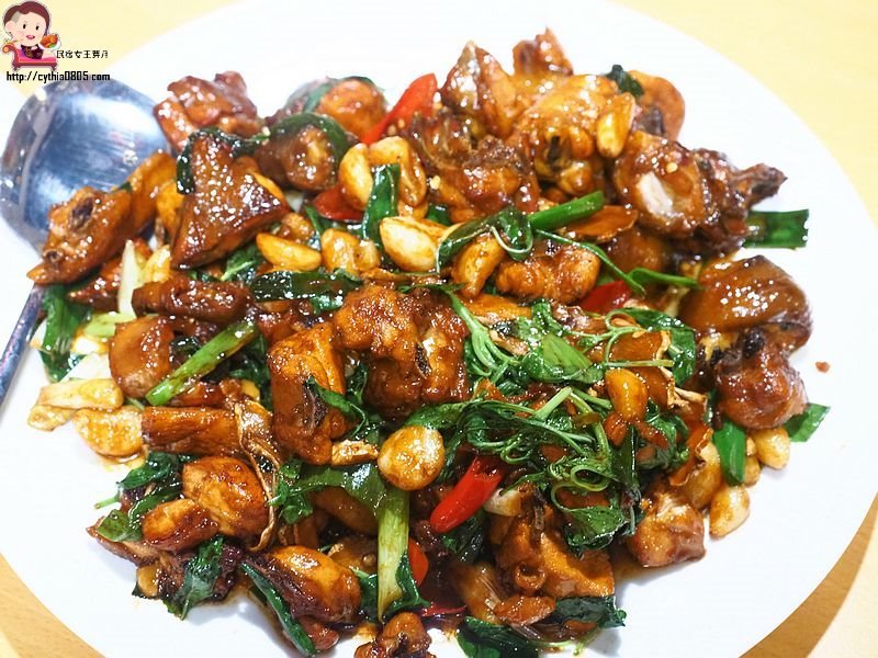 桃園龍潭美食-大紅蕃薑母鴨 羊肉爐 熱炒 燒烤 景觀庭園餐廳(水車庭龍潭店)-藏在山野裡面的薑母鴨鴛鴦鍋,敲敲魚好趣味 (邀約) @民宿女王芽月-美食.旅遊.全台趴趴走