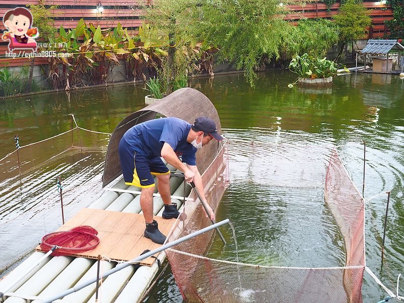 桃園龍潭美食-大紅蕃薑母鴨 羊肉爐 熱炒 燒烤 景觀庭園餐廳(水車庭龍潭店)-藏在山野裡面的薑母鴨鴛鴦鍋,敲敲魚好趣味 (邀約) @民宿女王芽月-美食.旅遊.全台趴趴走