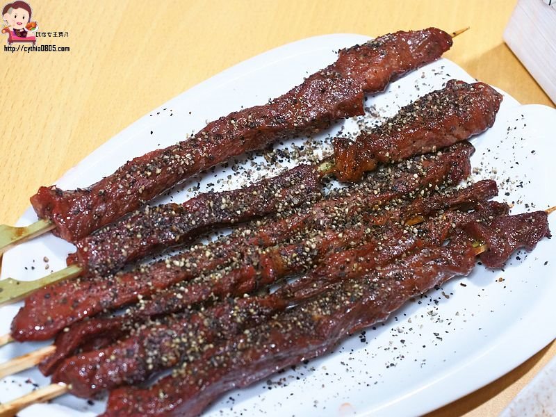 桃園龍潭美食-大紅蕃薑母鴨 羊肉爐 熱炒 燒烤 景觀庭園餐廳(水車庭龍潭店)-藏在山野裡面的薑母鴨鴛鴦鍋,敲敲魚好趣味 (邀約) @民宿女王芽月-美食.旅遊.全台趴趴走