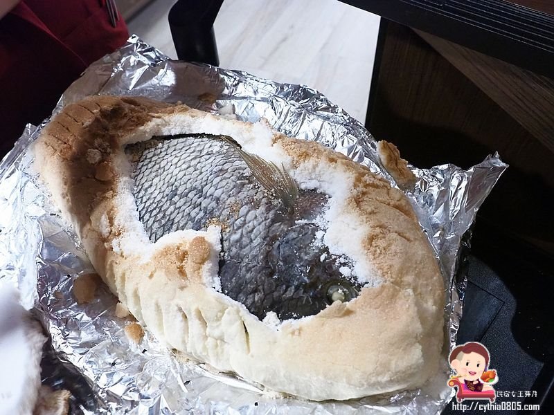 桃園龍潭美食-大紅蕃薑母鴨 羊肉爐 熱炒 燒烤 景觀庭園餐廳(水車庭龍潭店)-藏在山野裡面的薑母鴨鴛鴦鍋,敲敲魚好趣味 (邀約) @民宿女王芽月-美食.旅遊.全台趴趴走