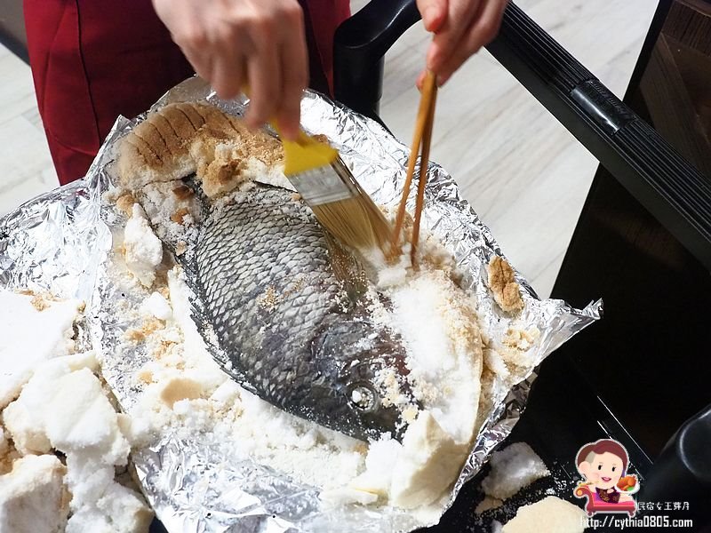 桃園龍潭美食-大紅蕃薑母鴨 羊肉爐 熱炒 燒烤 景觀庭園餐廳(水車庭龍潭店)-藏在山野裡面的薑母鴨鴛鴦鍋,敲敲魚好趣味 (邀約) @民宿女王芽月-美食.旅遊.全台趴趴走