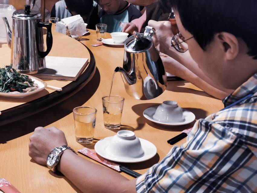 桃園龍潭美食-大紅蕃薑母鴨 羊肉爐 熱炒 燒烤 景觀庭園餐廳(水車庭龍潭店)-藏在山野裡面的薑母鴨鴛鴦鍋,敲敲魚好趣味 (邀約) @民宿女王芽月-美食.旅遊.全台趴趴走