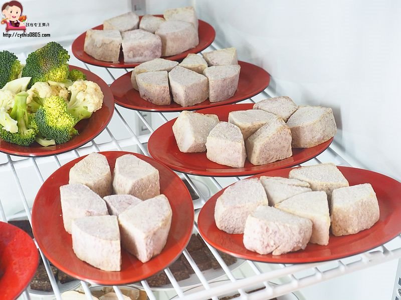 桃園龍潭美食-大紅蕃薑母鴨 羊肉爐 熱炒 燒烤 景觀庭園餐廳(水車庭龍潭店)-藏在山野裡面的薑母鴨鴛鴦鍋,敲敲魚好趣味 (邀約) @民宿女王芽月-美食.旅遊.全台趴趴走