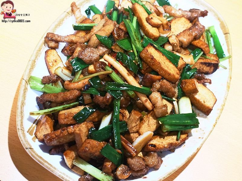 桃園龍潭美食-大紅蕃薑母鴨 羊肉爐 熱炒 燒烤 景觀庭園餐廳(水車庭龍潭店)-藏在山野裡面的薑母鴨鴛鴦鍋,敲敲魚好趣味 (邀約) @民宿女王芽月-美食.旅遊.全台趴趴走