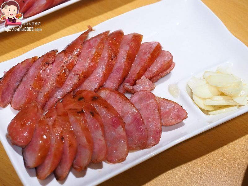 桃園龍潭美食-大紅蕃薑母鴨 羊肉爐 熱炒 燒烤 景觀庭園餐廳(水車庭龍潭店)-藏在山野裡面的薑母鴨鴛鴦鍋,敲敲魚好趣味 (邀約) @民宿女王芽月-美食.旅遊.全台趴趴走