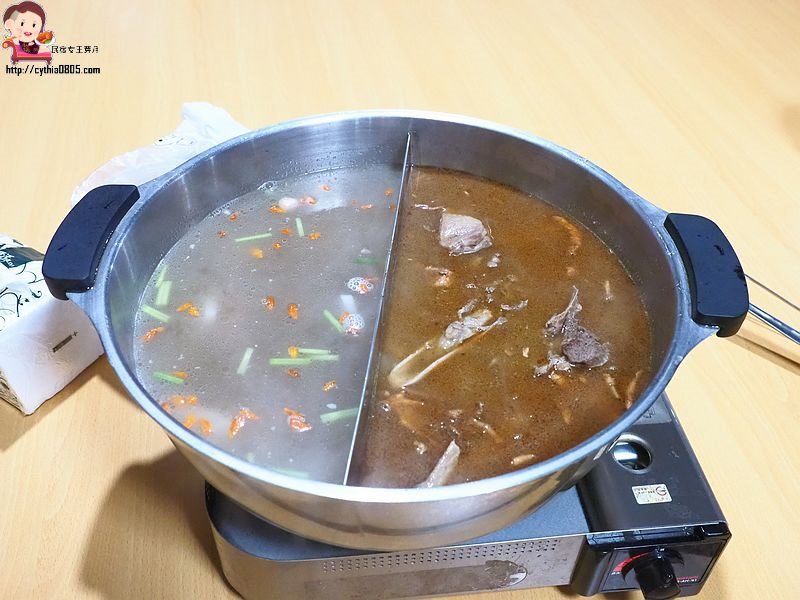 桃園龍潭美食-大紅蕃薑母鴨 羊肉爐 熱炒 燒烤 景觀庭園餐廳(水車庭龍潭店)-藏在山野裡面的薑母鴨鴛鴦鍋,敲敲魚好趣味 (邀約) @民宿女王芽月-美食.旅遊.全台趴趴走