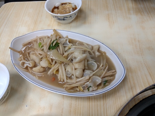 【新店一板鍋】新店 阿輝牛肉城 ︳一板鍋+一板肉 道地台南味 新鮮黃牛肉片、招牌滑蛋牛肉燴飯必點