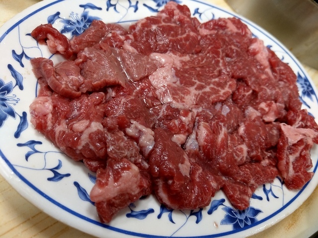 【新店一板鍋】新店 阿輝牛肉城 ︳一板鍋+一板肉 道地台南味 新鮮黃牛肉片、招牌滑蛋牛肉燴飯必點