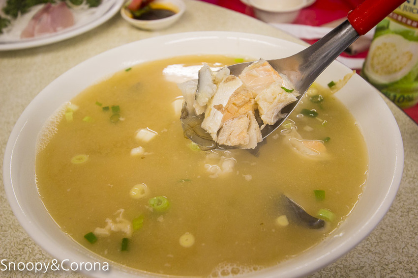 【新北市景點】貢寮景點|九孔養殖體驗|嘉邑海鮮小館~餵食九孔體驗、品嚐炙燒九孔,澳底大啖現流海鮮