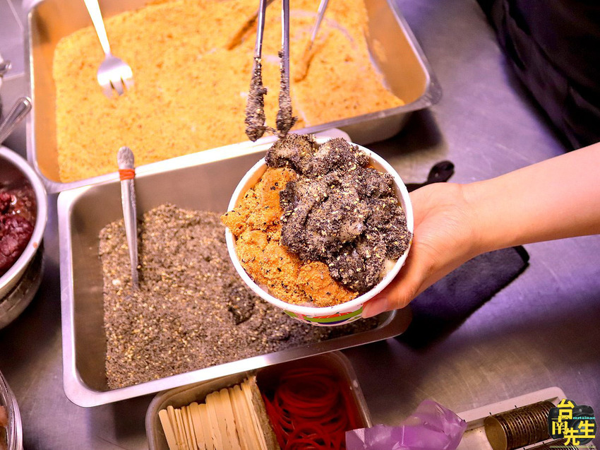 台南麻糬冰／只有夜市吃得到／純糯米手工製作／當天現煮配料不賣隔夜貨／限量供應晚來吃無／老饕才知道的隱藏版點法／麻糬控一吃就愛上