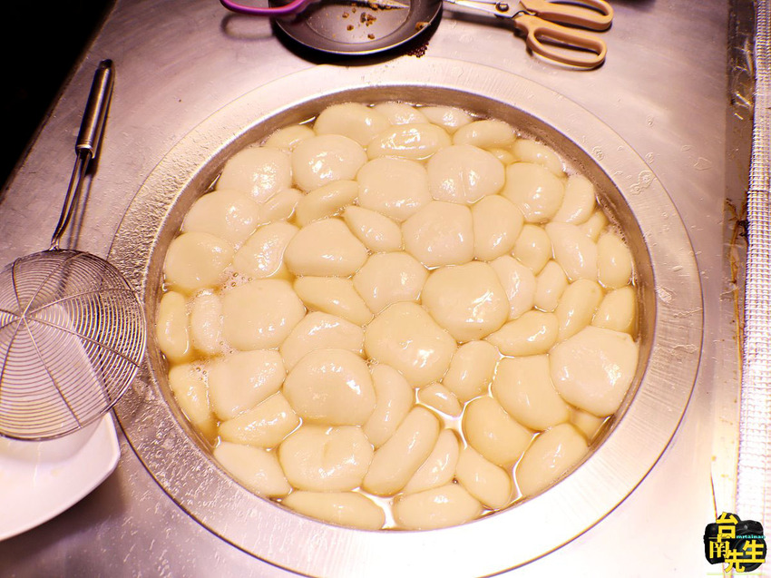 台南麻糬冰／只有夜市吃得到／純糯米手工製作／當天現煮配料不賣隔夜貨／限量供應晚來吃無／老饕才知道的隱藏版點法／麻糬控一吃就愛上