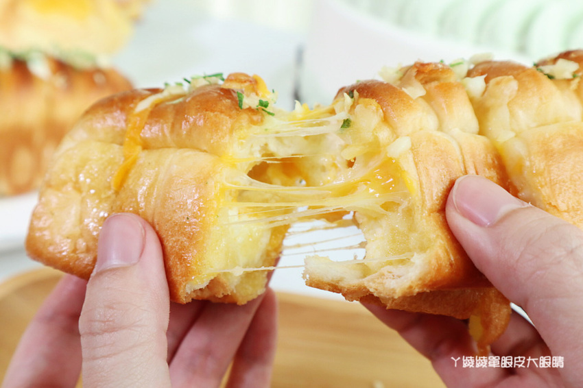 新竹竹北母親節蛋糕推薦思源麵包！母親節蛋糕預購開跑，出爐就被秒殺的熱芋泥肉鬆刈包、爆蒜乳酪湯瑪士