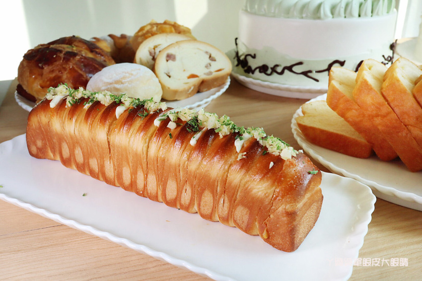 新竹竹北母親節蛋糕推薦思源麵包!母親節蛋糕預購開跑,出爐就被秒殺的熱芋泥肉鬆刈包、爆蒜乳酪湯瑪士