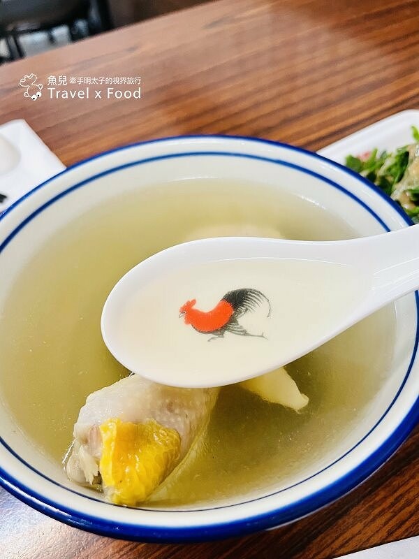 滿到快溢出的鮮蚵魯肉飯,料多味美誠意十足!市區裡的好味道~黑點師魯肉飯