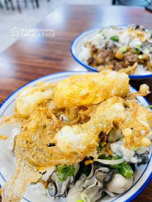 滿到快溢出的鮮蚵魯肉飯,料多味美誠意十足!市區裡的好味道~黑點師魯肉飯