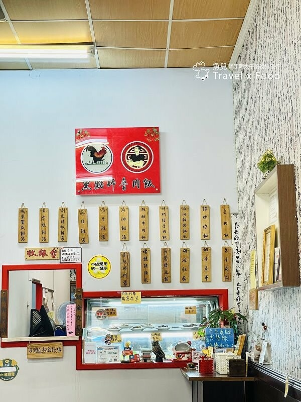 滿到快溢出的鮮蚵魯肉飯,料多味美誠意十足!市區裡的好味道~黑點師魯肉飯