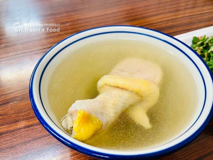 滿到快溢出的鮮蚵魯肉飯,料多味美誠意十足!市區裡的好味道~黑點師魯肉飯