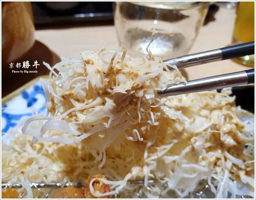 【桃園美食】京都勝牛．外酥內嫩、吃法多元的炸牛排在台茂也吃得到!