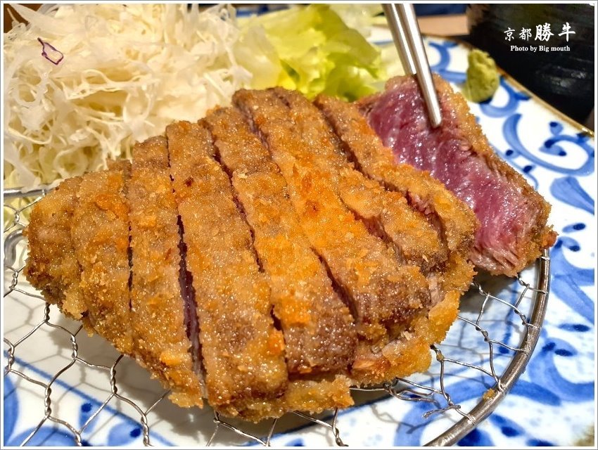 【桃園美食】京都勝牛．外酥內嫩、吃法多元的炸牛排在台茂也吃得到!