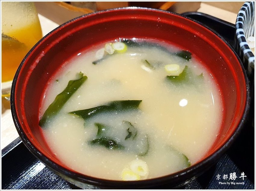 【桃園美食】京都勝牛．外酥內嫩、吃法多元的炸牛排在台茂也吃得到!