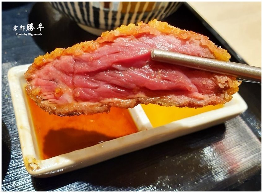 【桃園美食】京都勝牛．外酥內嫩、吃法多元的炸牛排在台茂也吃得到!