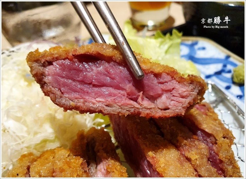 【桃園美食】京都勝牛．外酥內嫩、吃法多元的炸牛排在台茂也吃得到!