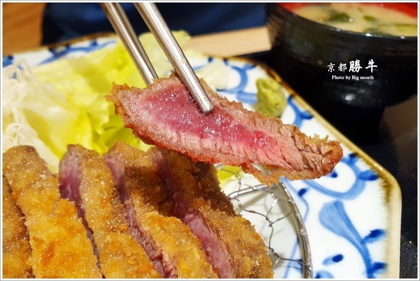 【桃園美食】京都勝牛．外酥內嫩、吃法多元的炸牛排在台茂也吃得到!