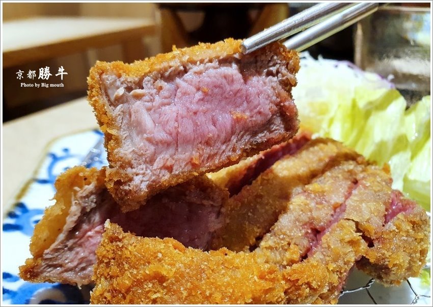 【桃園美食】京都勝牛．外酥內嫩、吃法多元的炸牛排在台茂也吃得到!