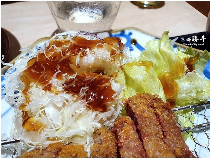 【桃園美食】京都勝牛．外酥內嫩、吃法多元的炸牛排在台茂也吃得到!
