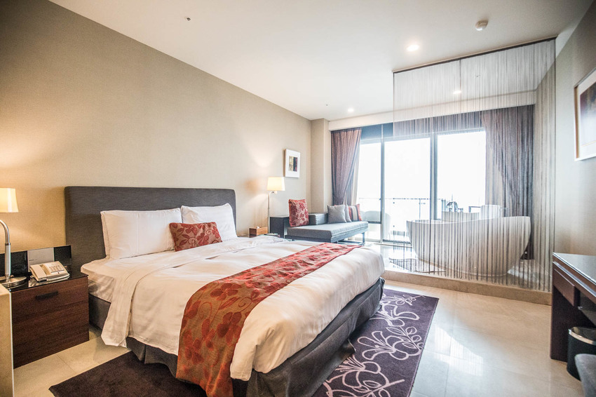 [屏東住宿]墾丁住宿推薦，一生必來一次，拍到手軟，墾丁最美無邊際泳池！墾丁H會館