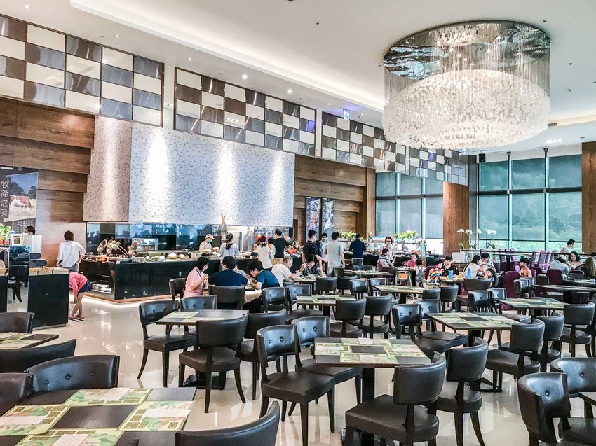 [屏東住宿]墾丁住宿推薦，一生必來一次，拍到手軟，墾丁最美無邊際泳池！墾丁H會館