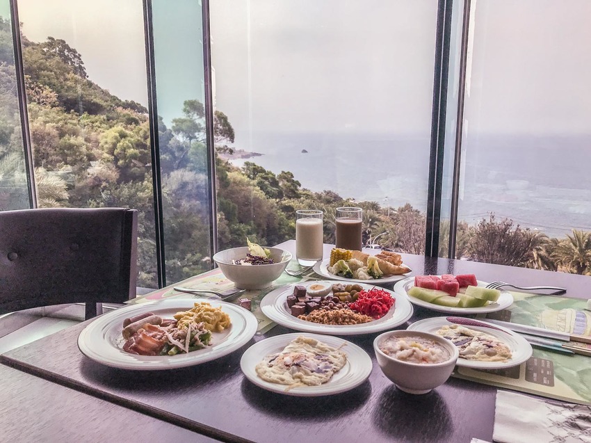 [屏東住宿]墾丁住宿推薦，一生必來一次，拍到手軟，墾丁最美無邊際泳池！墾丁H會館