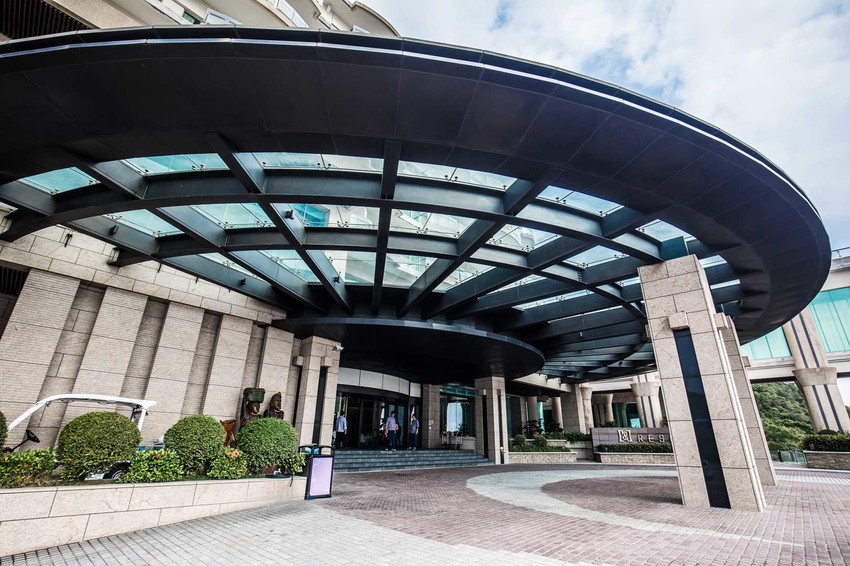 [屏東住宿]墾丁住宿推薦，一生必來一次，拍到手軟，墾丁最美無邊際泳池！墾丁H會館