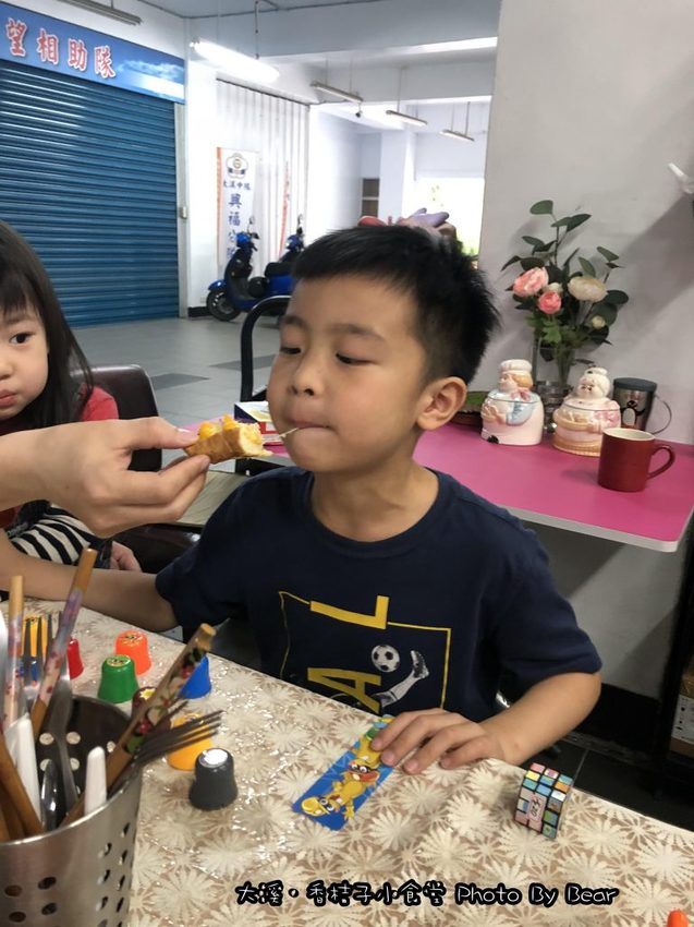 【大溪】「香桔子小食堂．隱藏版的簡單樸實好滋味(手沖咖啡/輕食/法式厚片吐司/週間選食/二手物/多目標體育館內/近賴媽媽豆花)」