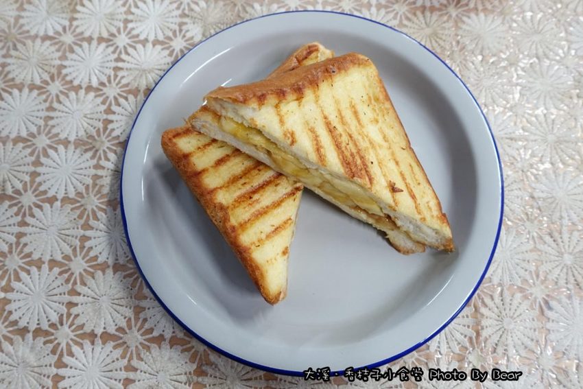 【大溪】「香桔子小食堂．隱藏版的簡單樸實好滋味(手沖咖啡/輕食/法式厚片吐司/週間選食/二手物/多目標體育館內/近賴媽媽豆花)」