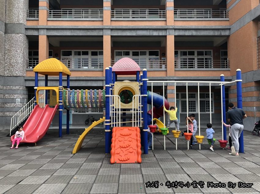 【大溪】「香桔子小食堂．隱藏版的簡單樸實好滋味(手沖咖啡/輕食/法式厚片吐司/週間選食/二手物/多目標體育館內/近賴媽媽豆花)」