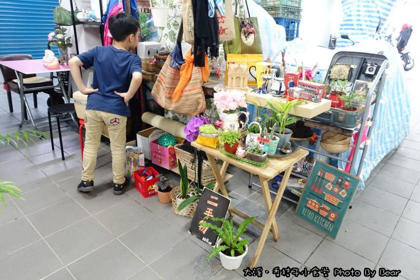 【大溪】「香桔子小食堂．隱藏版的簡單樸實好滋味(手沖咖啡/輕食/法式厚片吐司/週間選食/二手物/多目標體育館內/近賴媽媽豆花)」