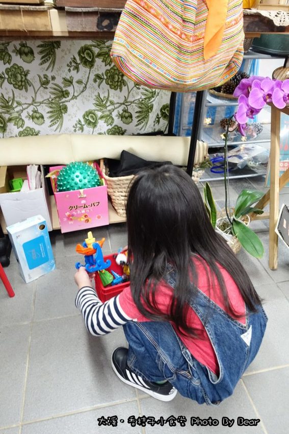 【大溪】「香桔子小食堂．隱藏版的簡單樸實好滋味(手沖咖啡/輕食/法式厚片吐司/週間選食/二手物/多目標體育館內/近賴媽媽豆花)」