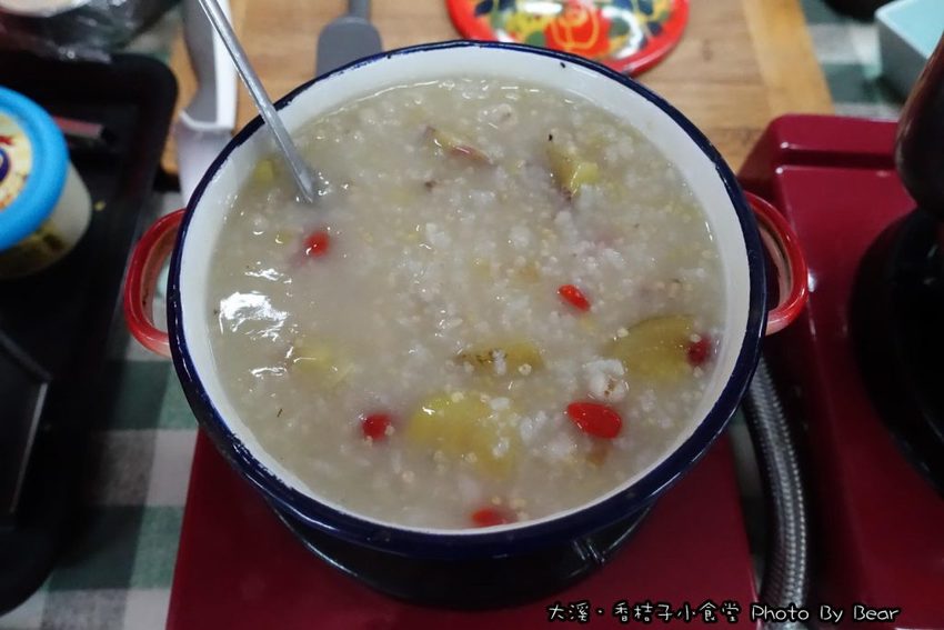 【大溪】「香桔子小食堂．隱藏版的簡單樸實好滋味(手沖咖啡/輕食/法式厚片吐司/週間選食/二手物/多目標體育館內/近賴媽媽豆花)」