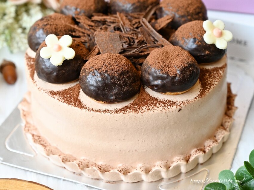 旅禾泡芙之家｜台中人氣麵包店2023母親節蛋糕開賣，六種口味任你選，5/12前預購享三大好禮～